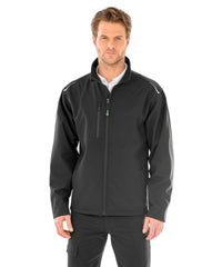 Custom branded black softshell jacket for men – Roody promotional workwear Ireland